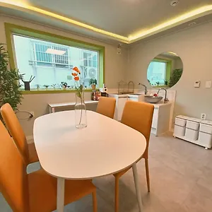 ** Гостевой дом Four Seasons House Южная Корея